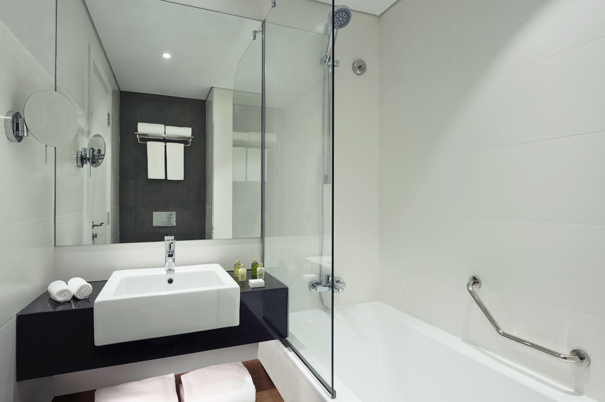 Tryp By Wyndham Dubai Hotel Exterior foto Bathroom