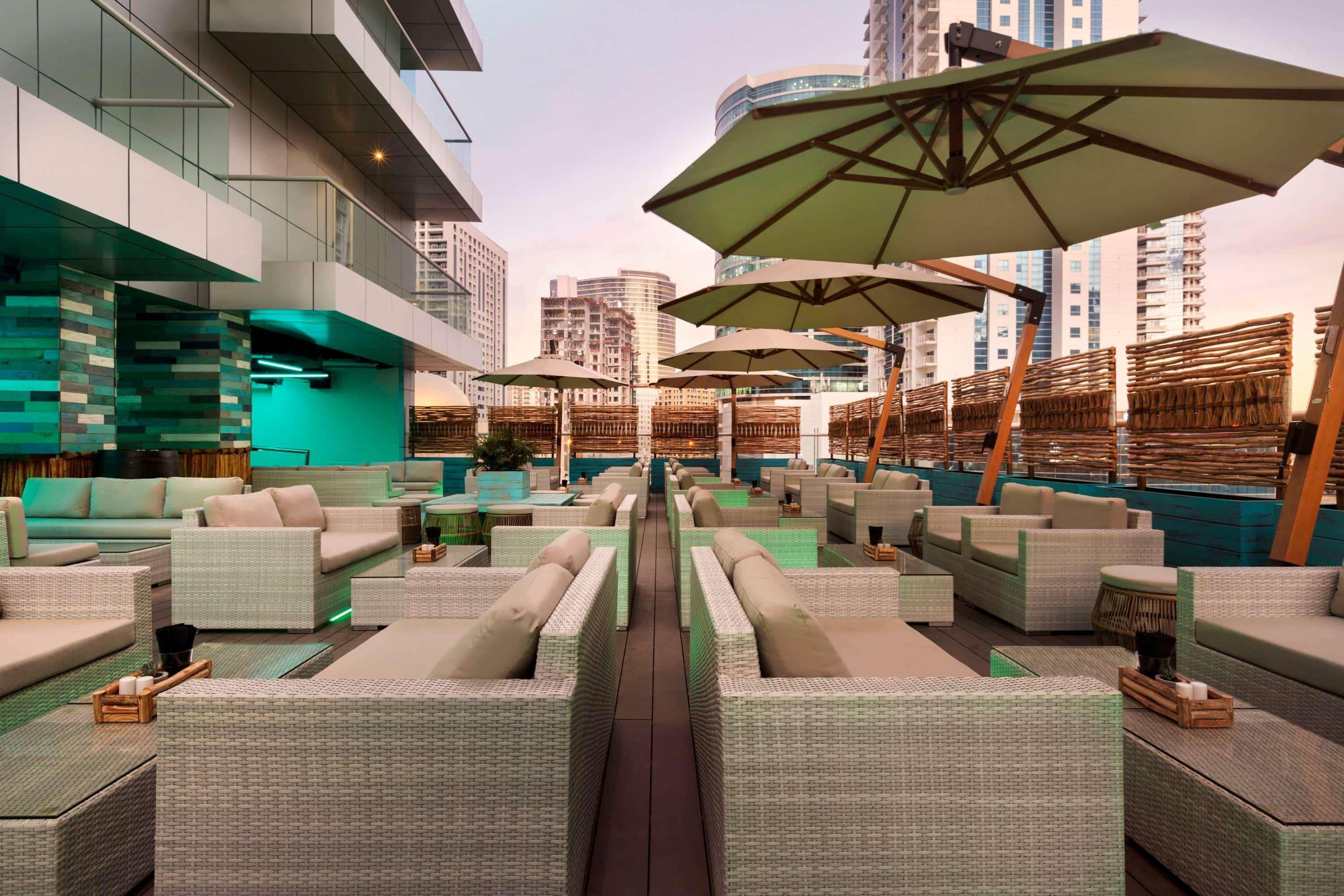 Tryp By Wyndham Dubai Hotel Exterior foto Rooftop lounge at the Jumeirah Jumeirah