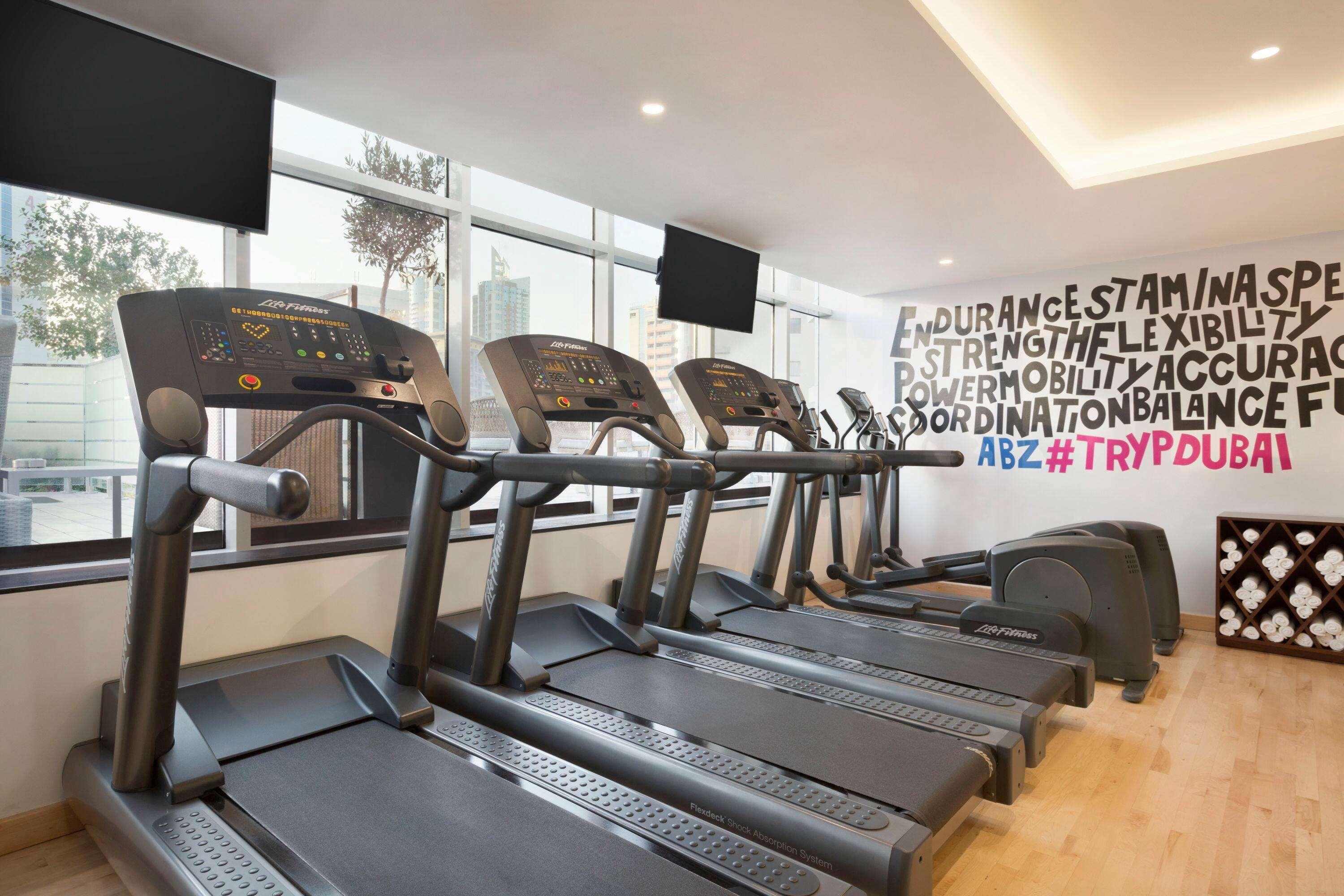 Tryp By Wyndham Dubai Hotel Exterior foto Life Fitness
