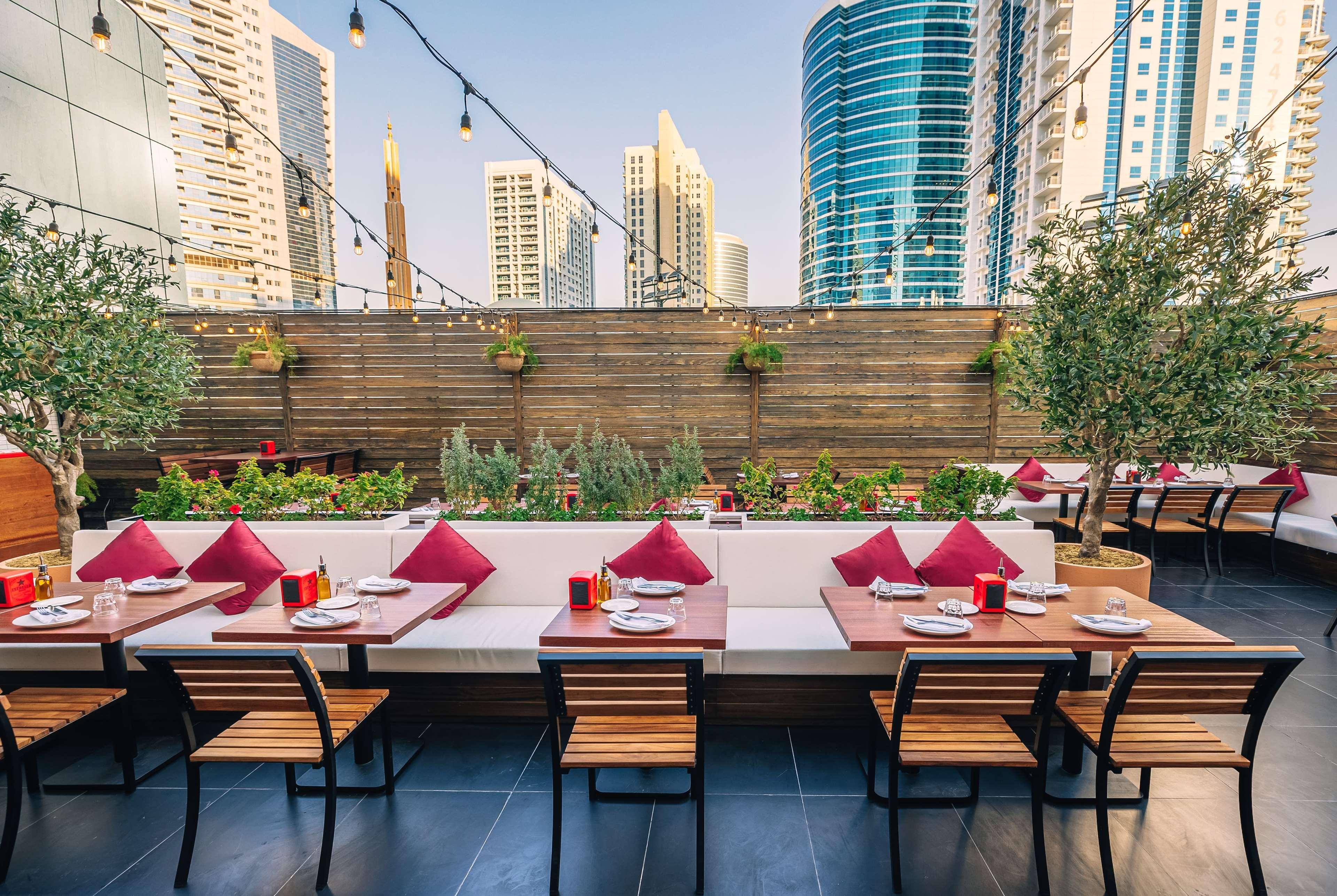 Tryp By Wyndham Dubai Hotel Exterior foto The restaurant's rooftop terrace