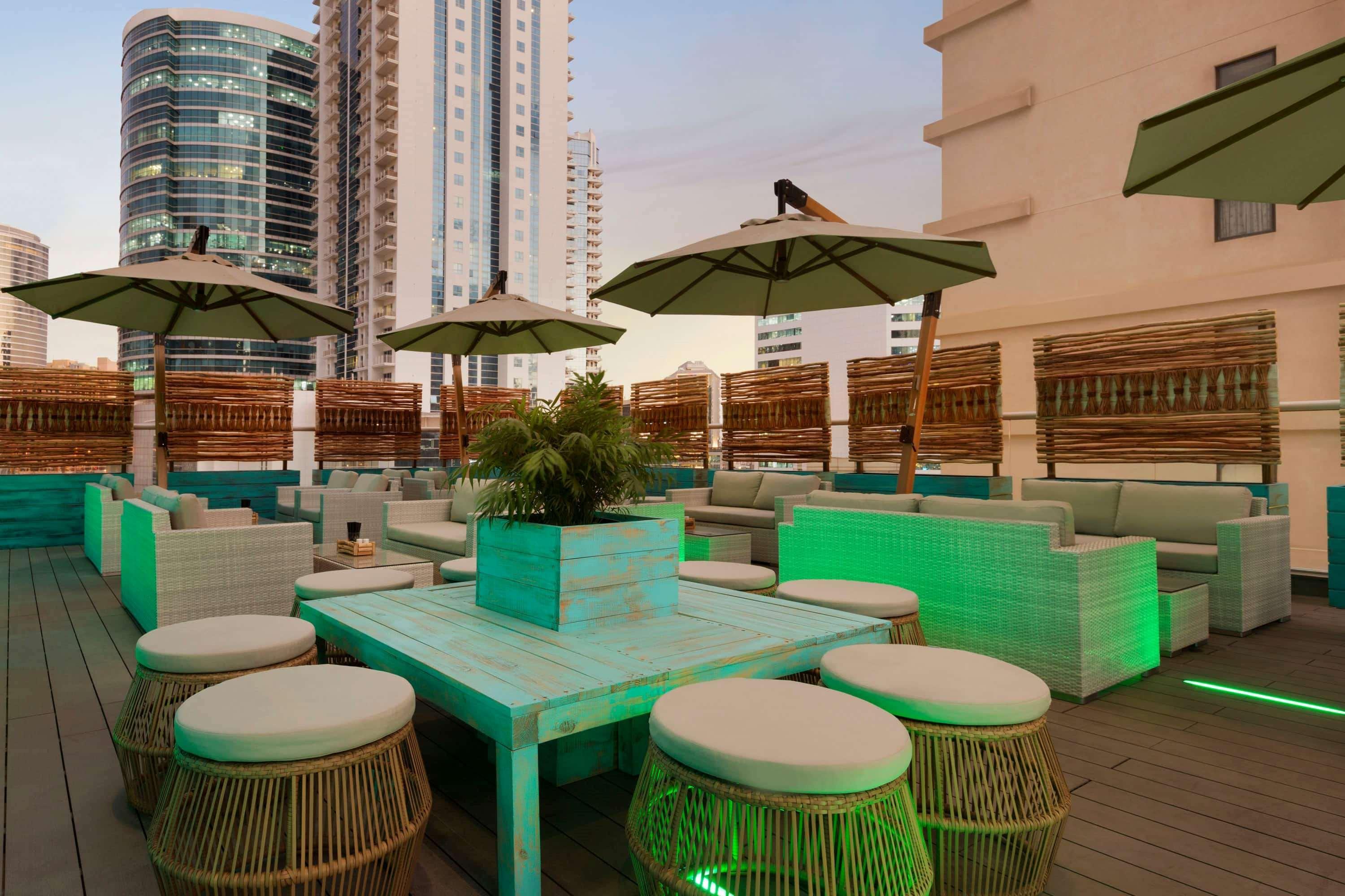 Tryp By Wyndham Dubai Hotel Exterior foto Rooftop lounge at the hotel