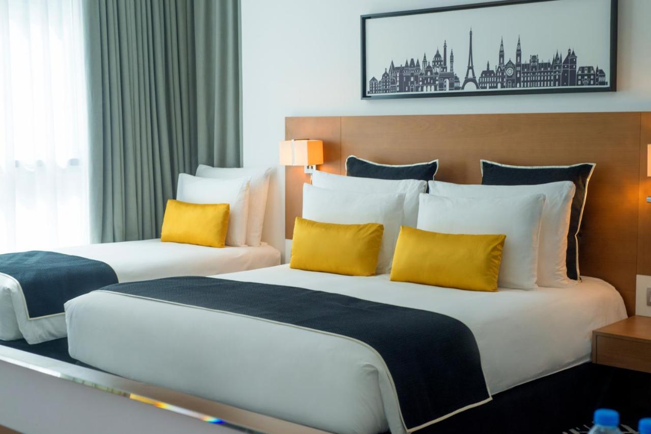 Tryp By Wyndham Dubai Hotel Exterior foto Room at the hotel