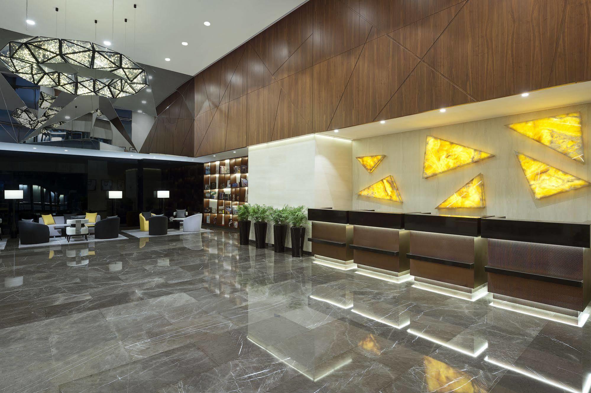 Tryp By Wyndham Dubai Hotel Exterior foto Reception desk