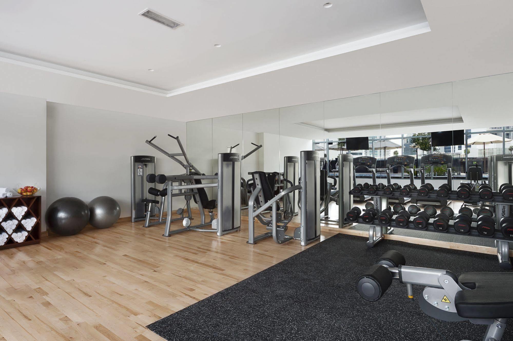 Tryp By Wyndham Dubai Hotel Exterior foto Fitness room