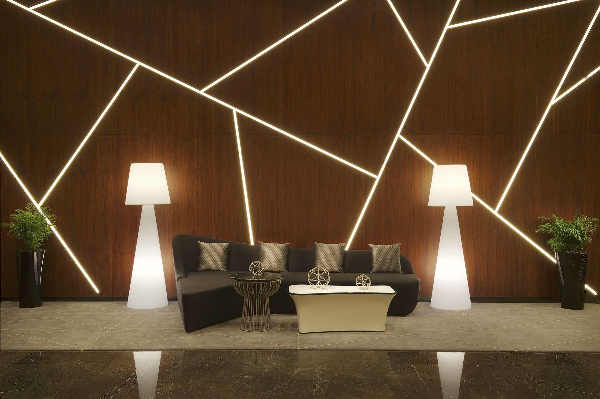 Tryp By Wyndham Dubai Hotel Exterior foto "The interior of the building is designed to reflect the modern style of the city"