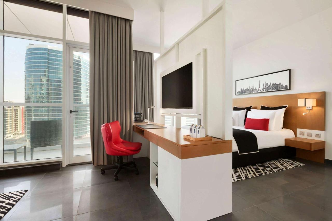 Tryp By Wyndham Dubai Hotel Exterior foto A room at the hotel